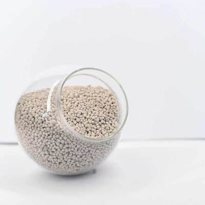 Bon prix Produit pour animaux de compagnie à faible traçage Litter de chat en bouteille à prix abordable Contrôle des odeurs sans poussière Litter de chat en bentonite en ligne
