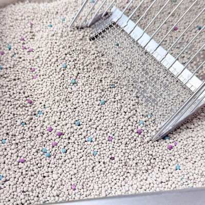 High Absorbency Bentonite Cat Litter with Powerful Odor Locking and Easy Cleaning